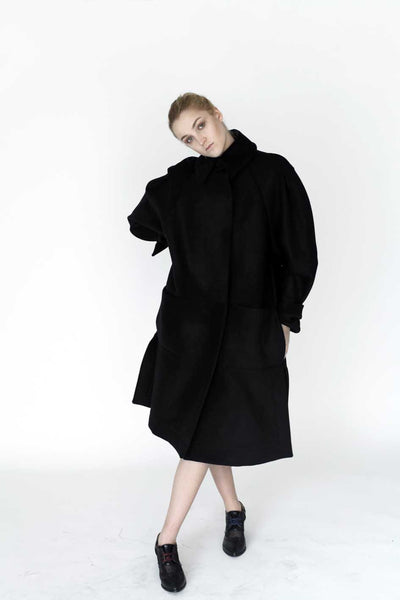 Origami Stain Collar Wool Coat / Black